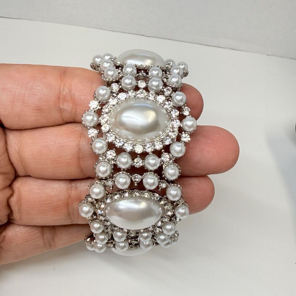 Linea Donna White Faux Pearl Rhinestone Necklace Earring Bracelet Set New - Picture 4 of 6